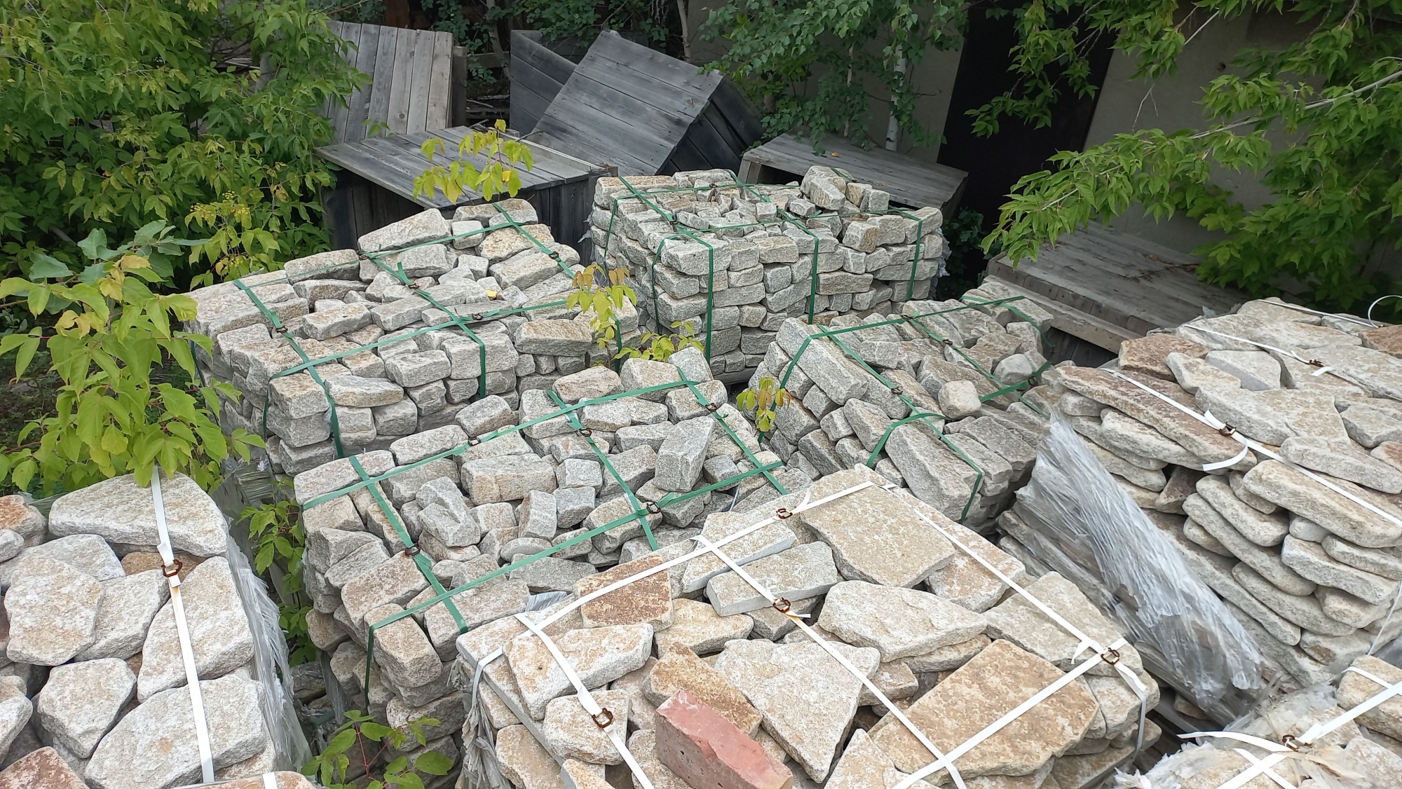 Плитняк галтованный гранитный для ландшафтного дизайна купить в Набережных Челнах