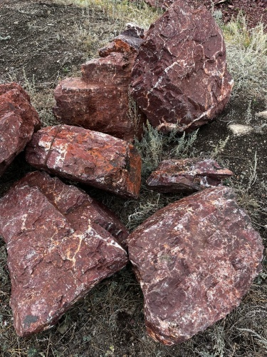 Ландшафтные глыбы красно-фиолетовые 200-1000 килограмм купить в Набережных Челнах