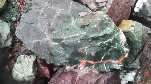 Гигантские зелёные валуны для ландшафтного дизайна весом более 5 тонн купить в Набережных Челнах