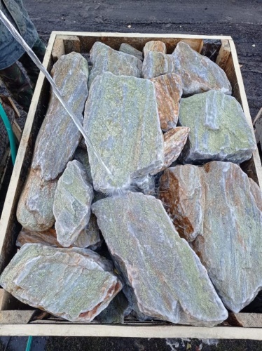 Златолит жёлтый, жёлто-зелёный глыбки и валуны для ланшафтного дизайна купить в Набережных Челнах