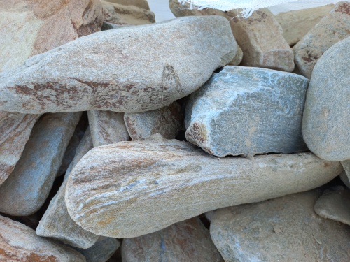 Златолит жёлтый, жёлто-зелёный глыбки и валуны для ланшафтного дизайна купить в Набережных Челнах