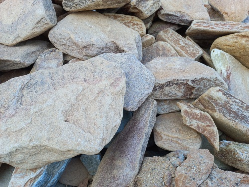 Златолит жёлтый, жёлто-зелёный глыбки и валуны для ланшафтного дизайна купить в Набережных Челнах