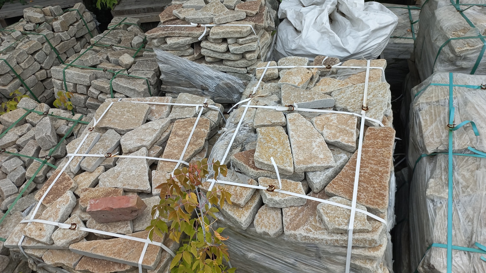 Плитняк гранитный галтованный купить в Набережных Челнах