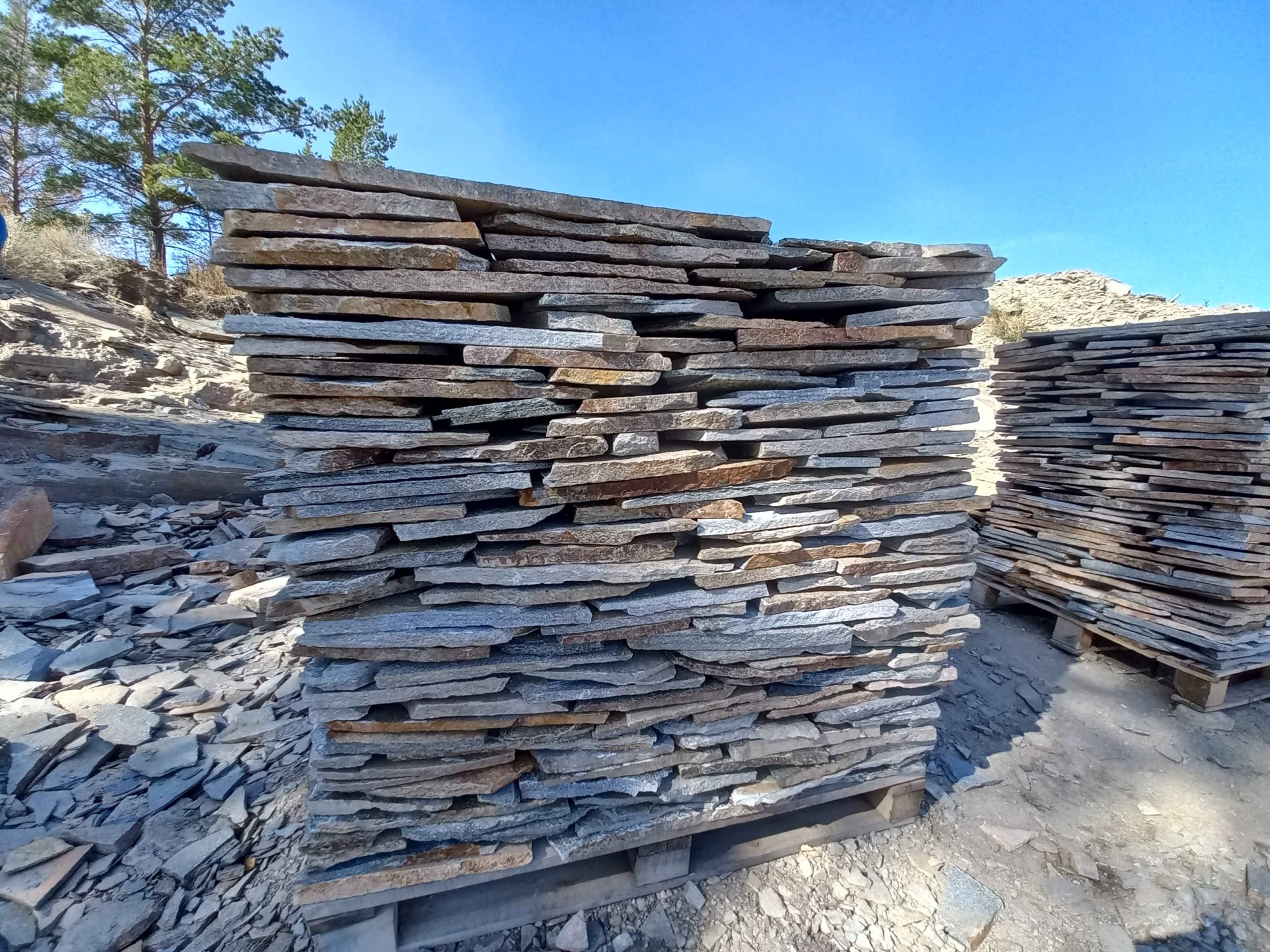 Плитняк златолит серебристый для фасада купить в Набережных Челнах