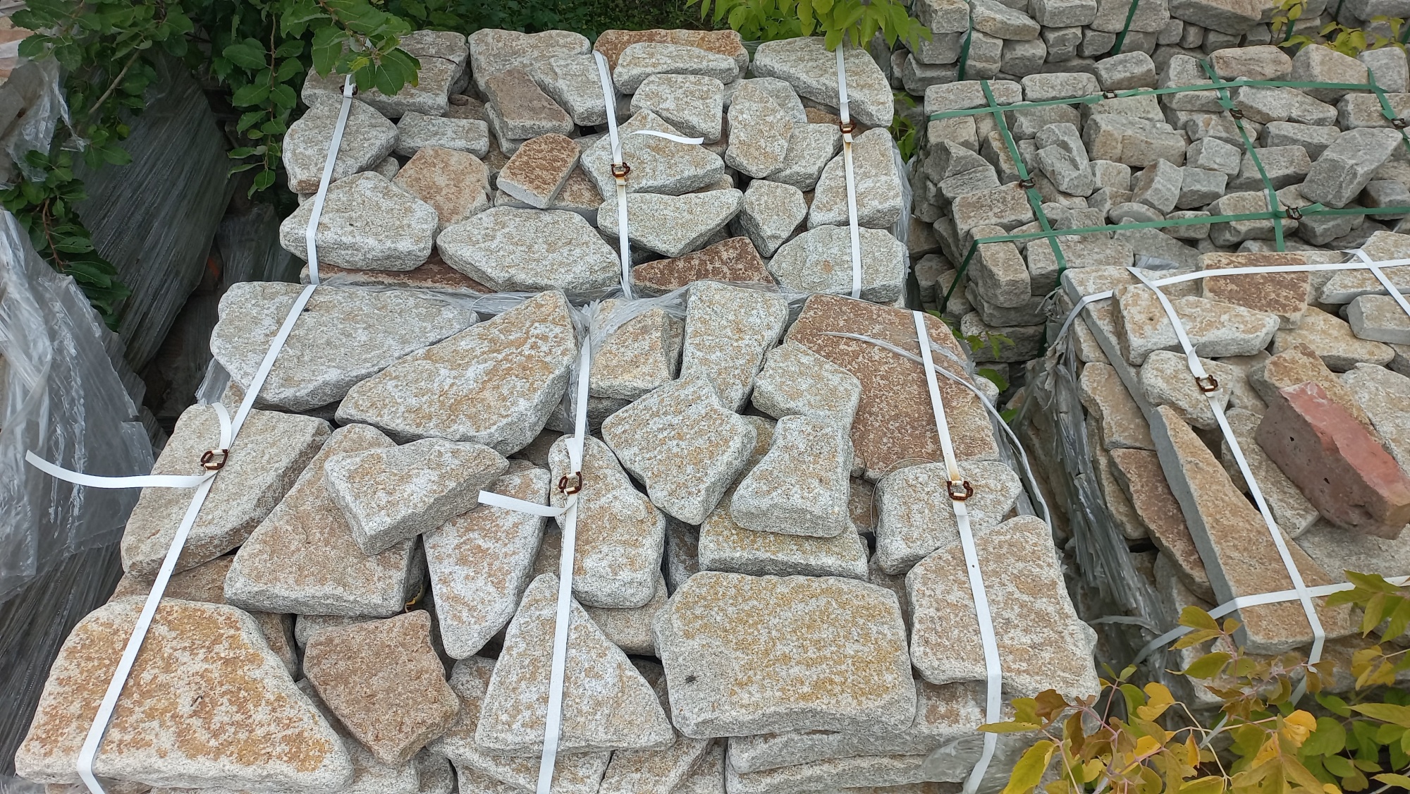 Гранитный плитняк галтованный для мощения купить в Набережных Челнах