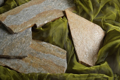 Плитняк златолит Уральский для цоколя, отмостки купить в Набережных Челнах