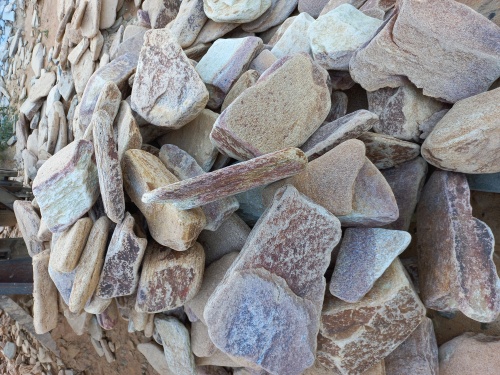 Златолит жёлтый, жёлто-зелёный глыбки и валуны для ланшафтного дизайна купить в Набережных Челнах