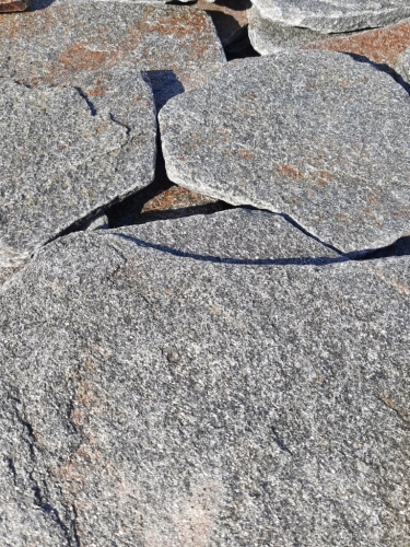 Златолит серебристый галтованный для лестниц купить в Набережных Челнах